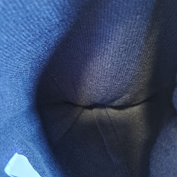 NWOT Vera Bradley Navy Soft Comfy Casual Winter Warm Beanie Hat Cap w/ PomPom - Picture 3 of 6